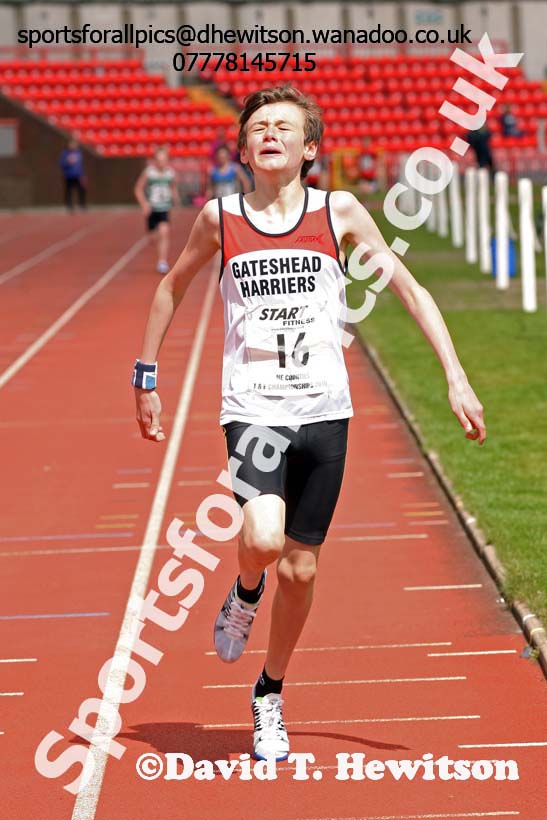 Boys under-13s 1500 metres, North Eastern Track and Field Champs, Gateshead Stadium. Photo: David T. Hewitson/Sports for All Pics